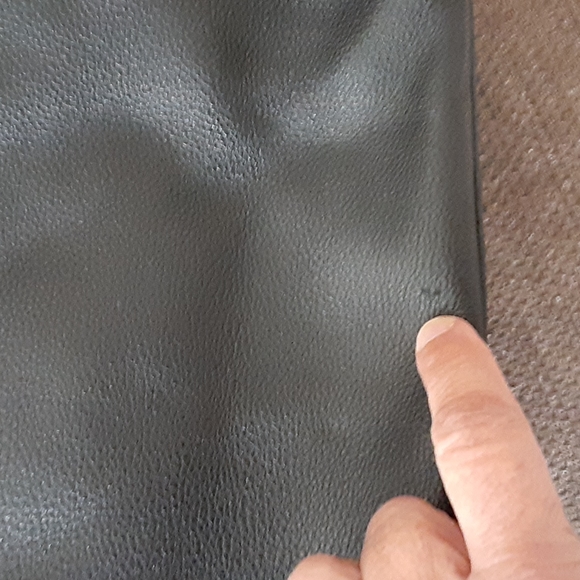 Kate Spade New York Highland Place Mini Maria Black Leather Crossbody. - Picture 13 of 14